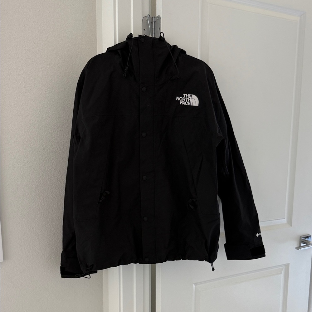 The North Face Men's Black mountain jacket